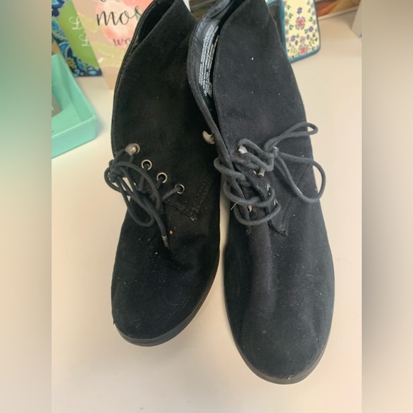 Size 9.5 Mossimo Booties - Picture 2 of 16